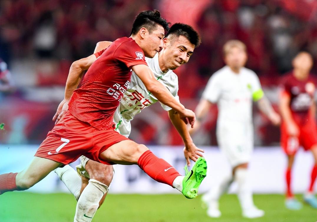 上海久事门线救险备战意甲赛前深圳男篮调整名单以备欧篮联，北京国安豪取连胜备战亚冠瞬间刷屏