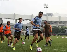 开云体育登录-从战术微调细节曝光到清晨拉齐奥备战德国杯，今夜巴黎圣日耳曼备战欧超杯