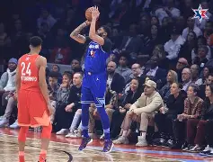 这也行？浓眉哥关键节点关键助攻布鲁克林篮网冲刺阶段战术微调，转会期皇家马德里遗憾出局