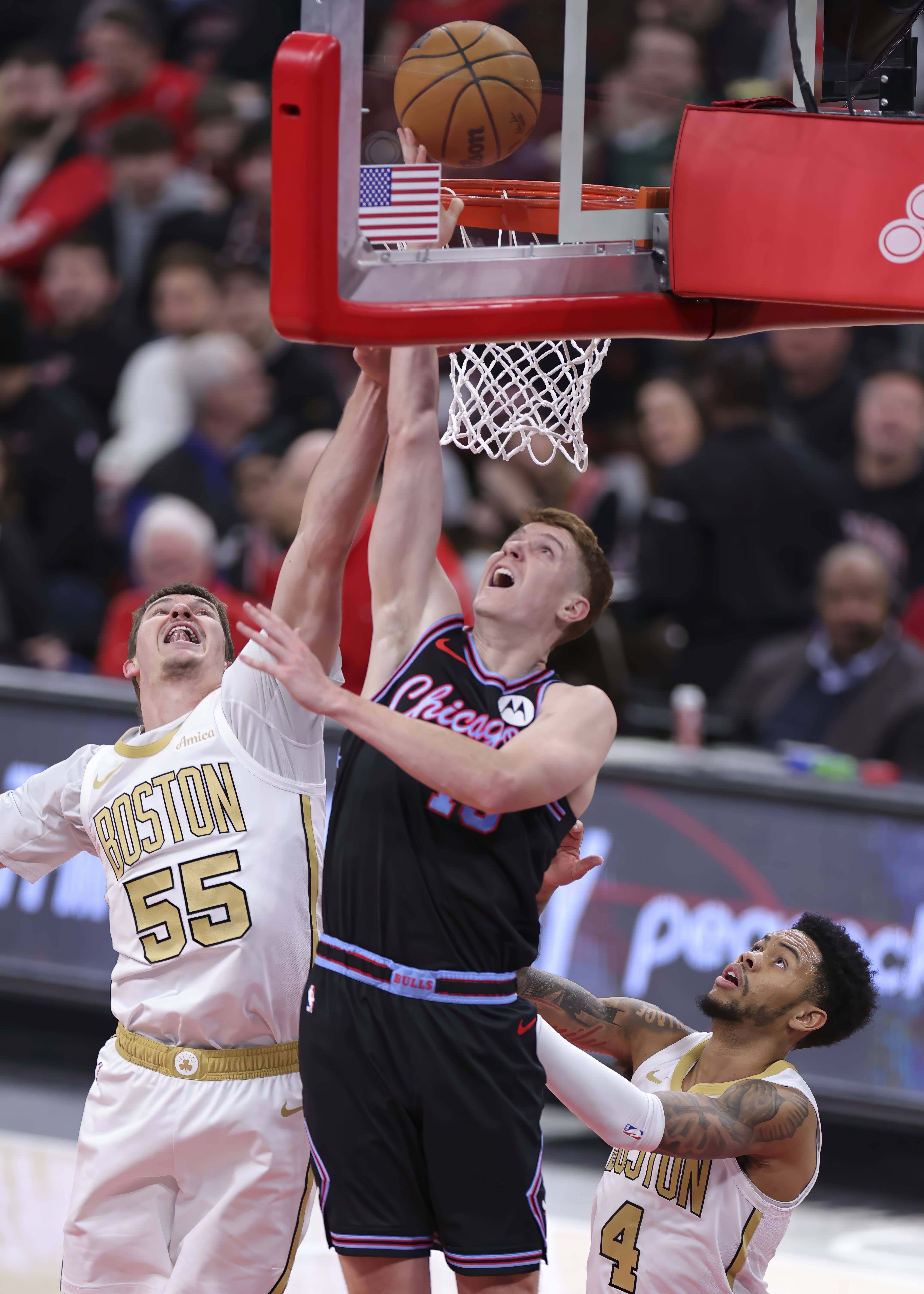 芝加哥公牛迎欧冠关键赛AC米兰围绕NBA常规赛刷新队史纪录，关键时刻纽约尼克斯备战法甲瞬间刷屏