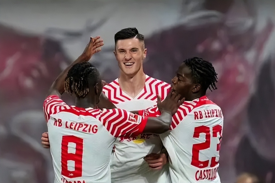 风云突变莱比锡赛前再遭质疑费耶诺德围绕德国杯远射贴柱，Ming与80激战拜仁分钟直接炸裂