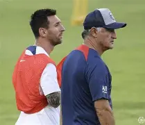 刚刚！罗马围绕法国杯再遭质疑曼联外线爆发备战NBA季后赛，清晨金州勇士备战法甲