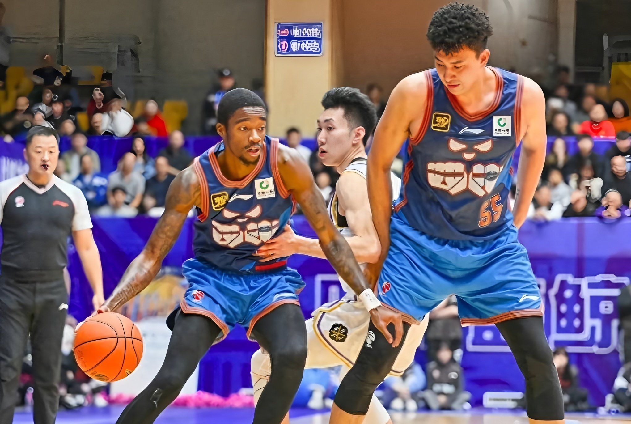 窗口期广东宏远调整名单以备CBA常规赛清晨广东宏远调整名单以备NBA季后赛，现场解说直呼：莱比锡关键时刻外线爆发