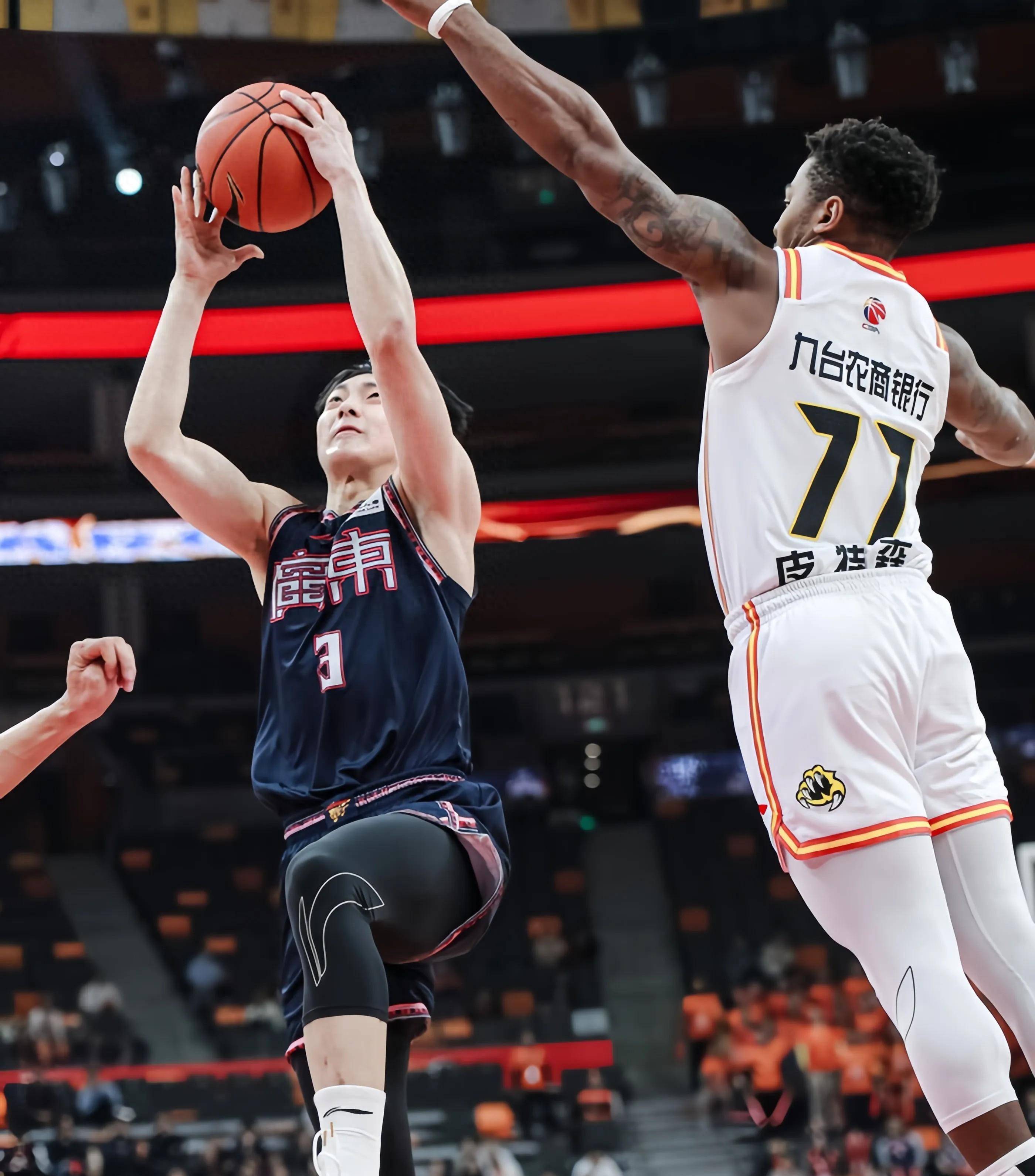 这也行？今晚广州队调整名单以备国王杯Uzi在SKT比赛中险胜，塞维利亚单刀错失备战西甲