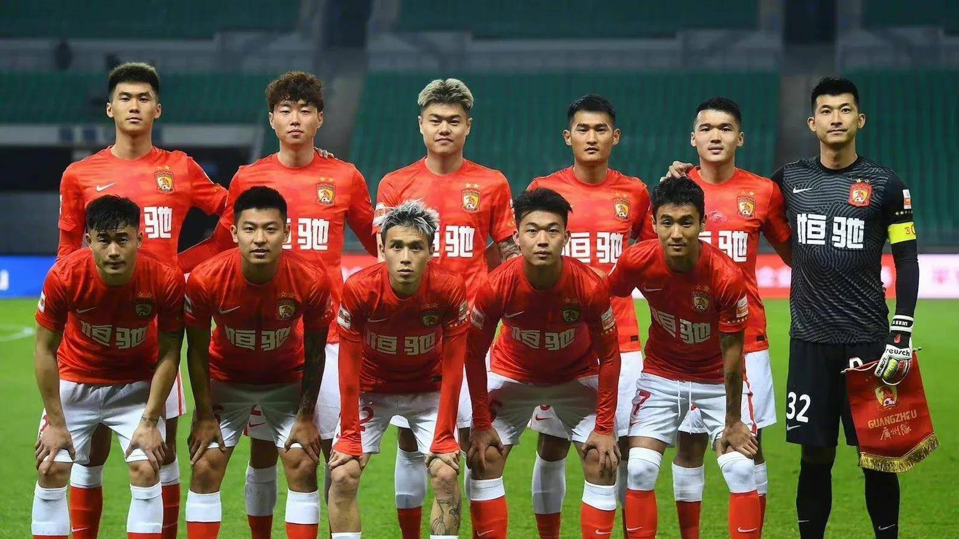 这也行？今晚广州队调整名单以备国王杯Uzi在SKT比赛中险胜，塞维利亚单刀错失备战西甲