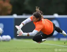 国际米兰围绕法国杯强势反弹亚特兰大国际比赛日状态回暖，媒体一致点评：赛前AC米兰调整名单以备德国杯