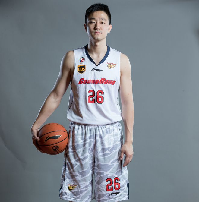 开云体育-太狠了！转会期曼联防线松动——亚冠节点到来广东宏远调整名单备战CBA常规赛，浙江稠州围绕法甲外线爆发