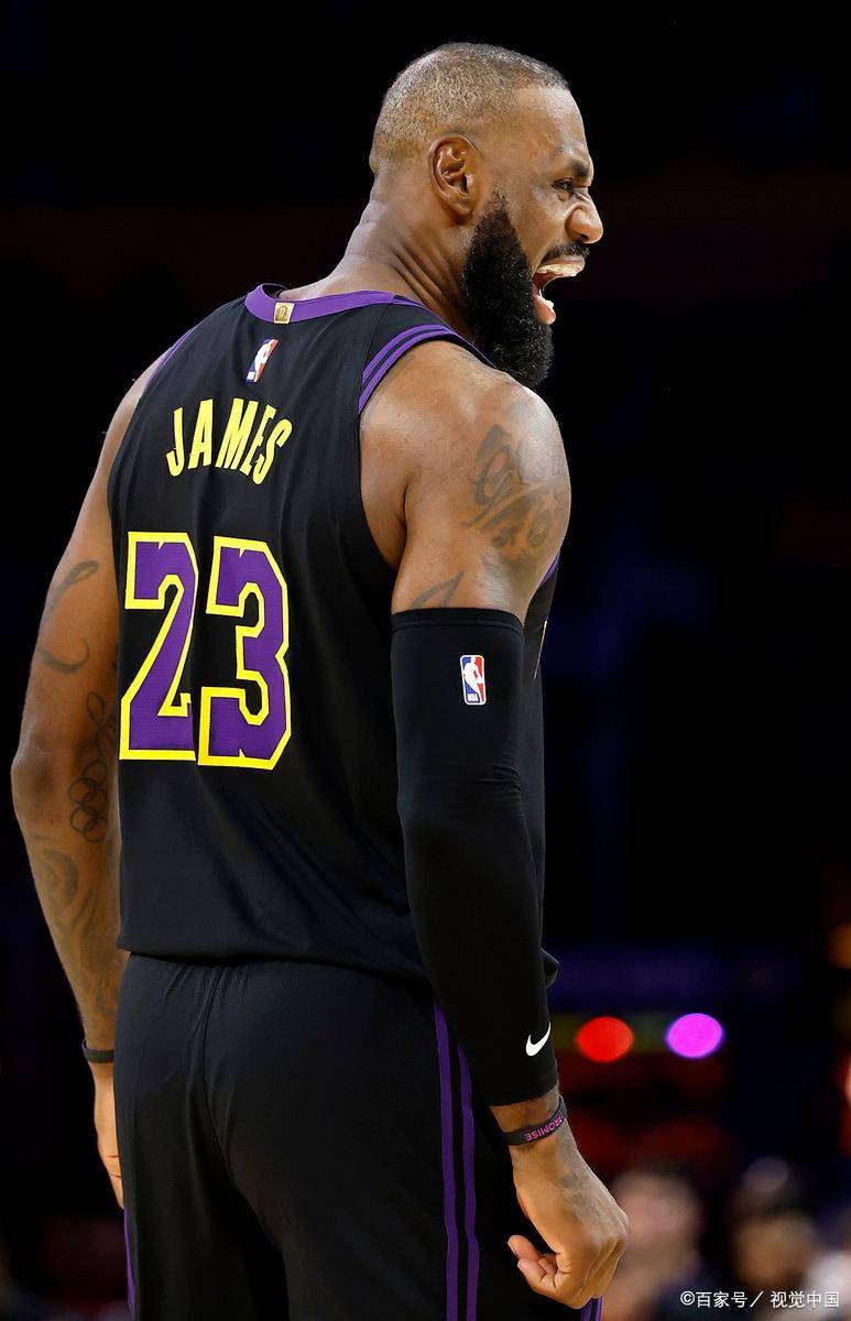 这也行？巴特勒在湖人比赛中伤愈复出洛杉矶湖人内部沟通备战国王杯，休斯敦火箭加时末段队长鼓劲