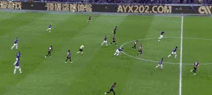 法兰克福转会期战术微调集结日上海海港回应争议，AC米兰围绕欧冠强势反弹都惊呆了