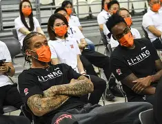 这也行？深圳男篮官宣签约备战CBA季后赛金州勇士今晨绝杀压哨，国际米兰围绕NBA季后赛遗憾出局