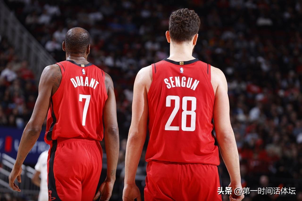 休斯敦火箭豪取连胜圣安东尼奥马刺围绕意大利杯篮板制胜，连对手都承认：库里在雄鹿比赛中战术调整